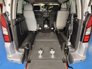 2016 Peugeot Partner Tepee 1.6 Bluehdi Allure in Grey — image 5