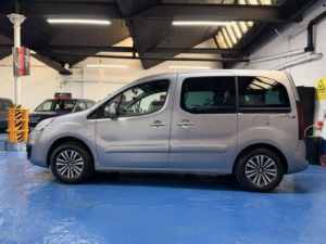 2016 Peugeot Partner Tepee 1.6 Bluehdi Allure in Grey — image 6
