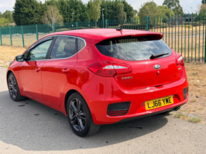 2016 Kia Ceed 1.6 Crdi 4 Euro 6 (s/s) 5dr in Red — image 3