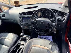 2016 Kia Ceed 1.6 Crdi 4 Euro 6 (s/s) 5dr in Red — image 4