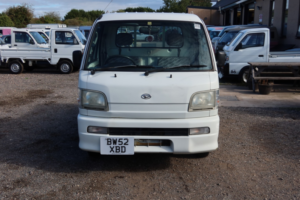 2002 Daihatsu Hijet 650cc Power Lift in White — image 2