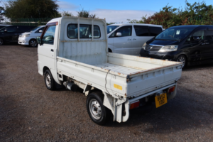 2002 Daihatsu Hijet 650cc Power Lift in White — image 4