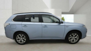 2014 Mitsubishi Outlander 2.0h 12kwh Gx4h CVT 4WD Euro 5 (s/s) 5dr in Silver — image 6
