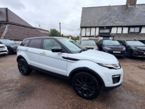 2017 Land Rover Range Rover Evoque Td4 Se Tech in White — image 6
