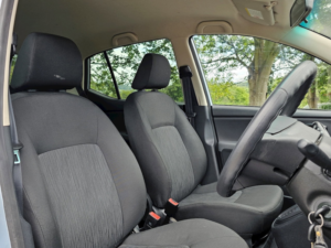 2013 Hyundai I10 1.2 Active Hatchback 5dr Petrol Auto Euro 5 (85 Bhp) in Silver — image 2