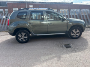 2015 Dacia Duster 1.5 Laureate Dci 110 4x4 in Green — image 3