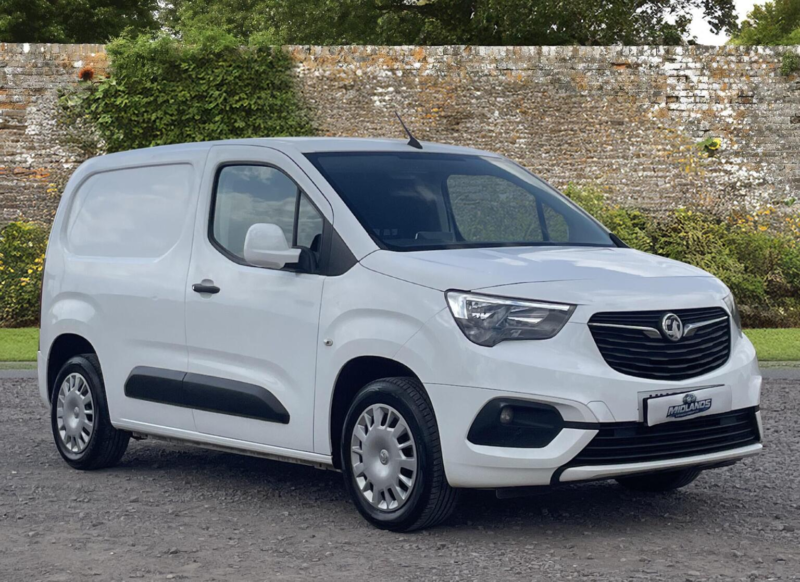 2021 Vauxhall Combo 1.5 Turbo D 2000 Sportive L1 H1 Euro 6 4dr in White — image 1