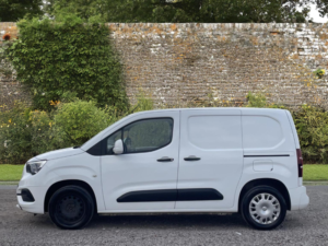 2021 Vauxhall Combo 1.5 Turbo D 2000 Sportive L1 H1 Euro 6 4dr in White — image 3