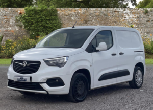 2021 Vauxhall Combo 1.5 Turbo D 2000 Sportive L1 H1 Euro 6 4dr in White — image 5