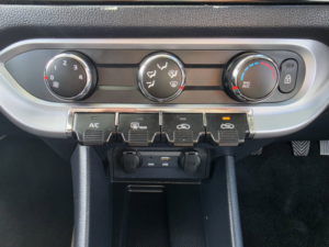2017 Kia Rio 1.25 Sr7 Hatchback 3dr Petrol Manual Euro 6 (84 Bhp) in Yellow — image 5