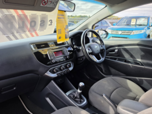 2017 Kia Rio 1.25 Sr7 Hatchback 3dr Petrol Manual Euro 6 (84 Bhp) in Yellow — image 6