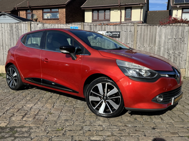 2015 Renault Clio 0.9 Dynamique S Medianav Tce 90 Stop & Start in Red — image 1