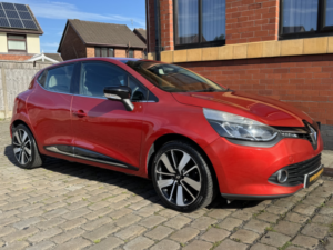 2015 Renault Clio 0.9 Dynamique S Medianav Tce 90 Stop & Start in Red — image 2