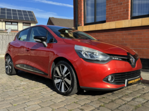 2015 Renault Clio 0.9 Dynamique S Medianav Tce 90 Stop & Start in Red — image 3