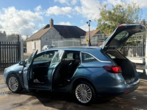 2017 Vauxhall Astra 1.4i Turbo Elite Nav Sports Tourer Auto Euro 6 (s/s) 5dr in Blue — image 4