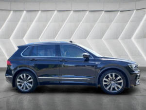 2017 Volkswagen Tiguan 2.0 Tdi Bluemotion Tech R-Line DSG 4motion Euro 6 (s/s) 5dr in Black — image 4