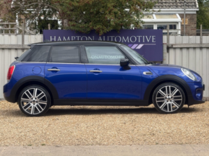 2020 MINI Hatch 1.5 Cooper Exclusive Hatchback 5dr Petrol Steptronic Euro 6 (s/s) (136 Ps) in Blue — image 4