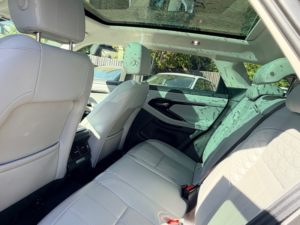 2019 Land Rover Range Rover Evoque Hse in Black — image 3