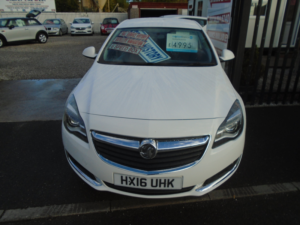 2016 Vauxhall Insignia 1.8i Sri Nav Hatchback 5dr Petrol Manual Euro 6 (140 Ps) in White — image 2