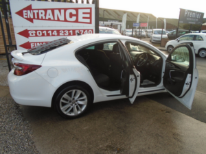 2016 Vauxhall Insignia 1.8i Sri Nav Hatchback 5dr Petrol Manual Euro 6 (140 Ps) in White — image 4
