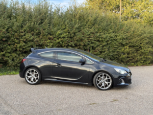 2013 Vauxhall Astra Gtc 2.0 T Vxr in Black — image 4