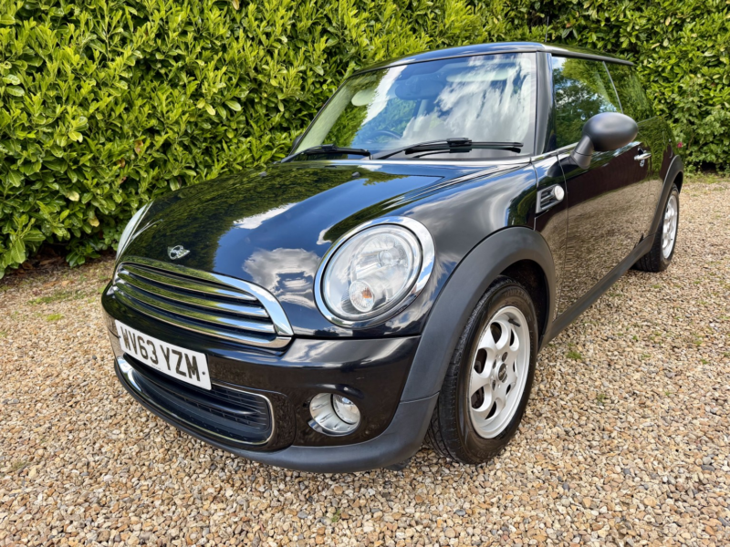 2013 MINI Hatch 1.6 One Hatch in Black — image 1