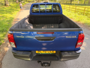 2020 Toyota Hilux 2.4 D-4d Active Extra Pickup Extended Cab 4dr Diesel Manual 4WD Euro 6 (s/s) (150 Ps) in Blue — image 5