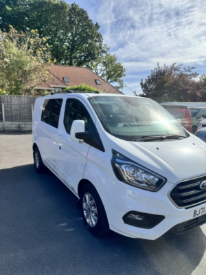 2021 Ford Transit Custom 1.0 Transit Custom Limited Van 340 L1 1.0l Ecoboost 126ps PHEV Fwd 1 Speed Automatic in White — image 2