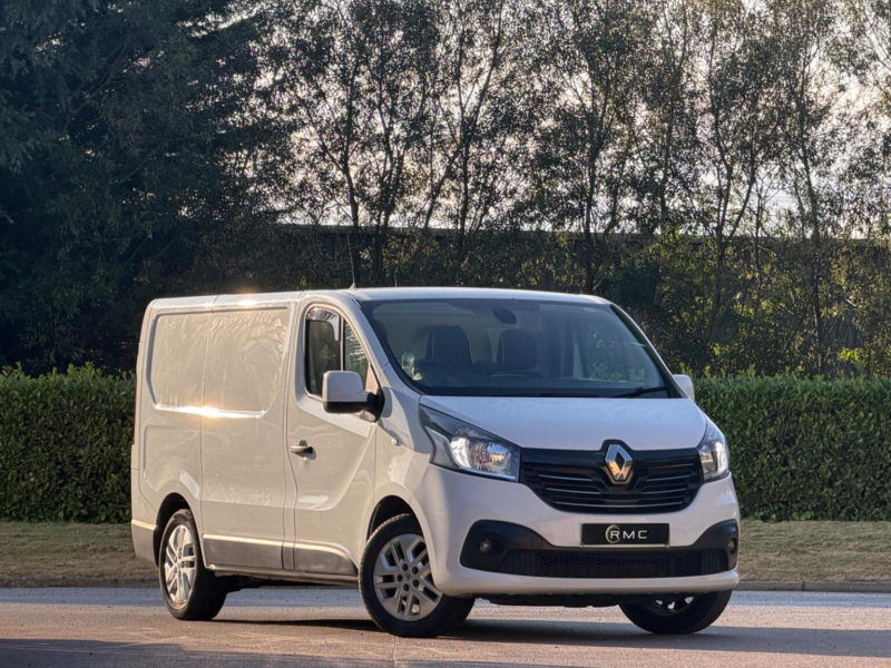 2017 Renault Trafic 1.6 Dci 27 Sport Nav Swb Standard Roof Euro 6 5dr in White — image 1