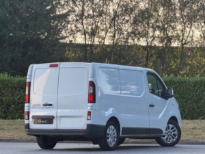 2017 Renault Trafic 1.6 Dci 27 Sport Nav Swb Standard Roof Euro 6 5dr in White — image 3