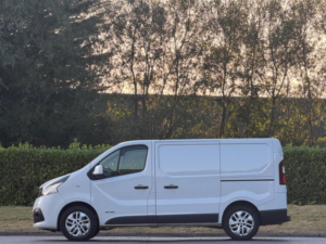 2017 Renault Trafic 1.6 Dci 27 Sport Nav Swb Standard Roof Euro 6 5dr in White — image 4