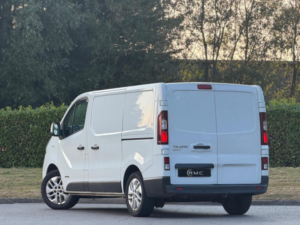 2017 Renault Trafic 1.6 Dci 27 Sport Nav Swb Standard Roof Euro 6 5dr in White — image 5