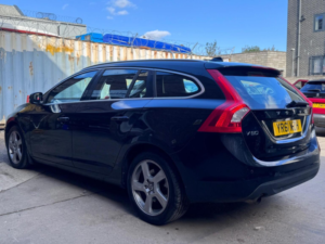 2011 Volvo V60 2.0 D3 Se Lux Geartronic Euro 5 (s/s) 5dr in Black — image 2