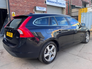 2011 Volvo V60 2.0 D3 Se Lux Geartronic Euro 5 (s/s) 5dr in Black — image 3