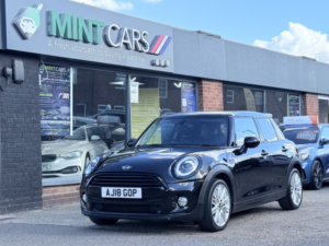 2018 MINI Hatch 1.5 5-Door Hatch Cooper in Black — image 2