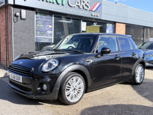 2018 MINI Hatch 1.5 5-Door Hatch Cooper in Black — image 3