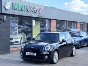 2018 MINI Hatch 1.5 5-Door Hatch Cooper in Black — image 4
