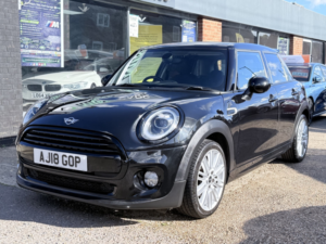 2018 MINI Hatch 1.5 5-Door Hatch Cooper in Black — image 5