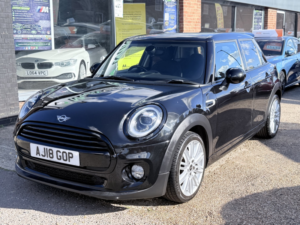 2018 MINI Hatch 1.5 5-Door Hatch Cooper in Black — image 6