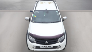 2018 Mitsubishi L200 2.4 Di-D Dc Barbarian in White — image 4