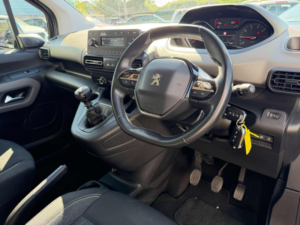 2019 Peugeot Rifter 1.2 Puretech Active Standard MPV Euro 6 (s/s) 5dr in Blue — image 3
