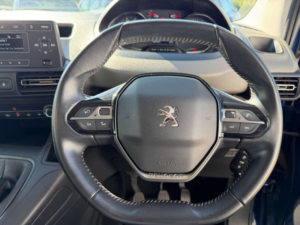 2019 Peugeot Rifter 1.2 Puretech Active Standard MPV Euro 6 (s/s) 5dr in Blue — image 4
