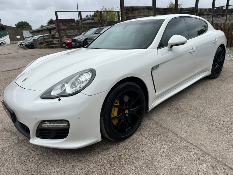 2012 Porsche Panamera 3.0 D V6 in White — image 1