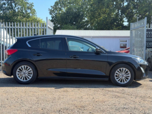 2020 Ford Focus 1.0t Ecoboost Titanium Euro 6 (s/s) 5dr in Black — image 4