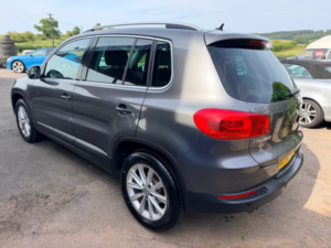 2012 Volkswagen Tiguan 2.0 Tdi Bluemotion Tech Se SUV 5dr Diesel Manual 2WD Euro 5 (s/s) (140 Ps) in Grey — image 4