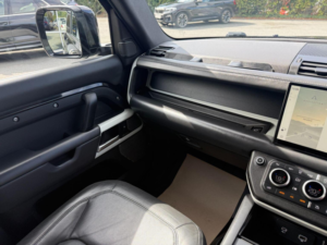 2023 Land Rover Defender 90 3.0 D250 Mhev Hse Auto 4WD Euro 6 (s/s) 3dr in Black — image 4