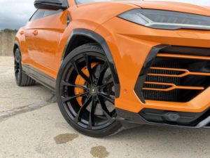 2020 Lamborghini Urus 4.0 V8 Biturbo in Orange — image 2