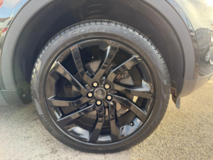 2014 Land Rover Discovery Sport Sd4 Se Tech in Black — image 4
