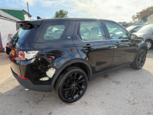2014 Land Rover Discovery Sport Sd4 Se Tech in Black — image 6