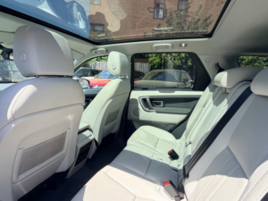 2016 Land Rover Discovery Sport Td4 Hse in Blue — image 3